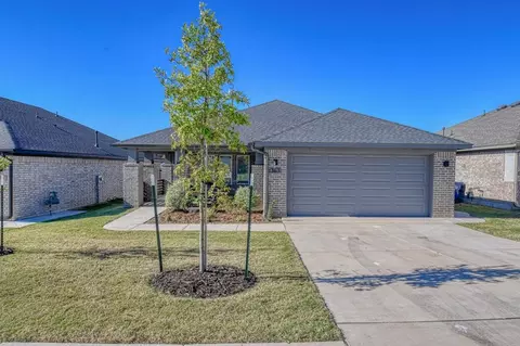 363 Park Ln, Harrah, OK 73045
