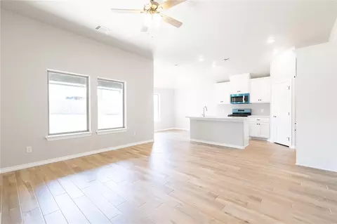 9208 NW 119th St, Yukon, OK 73099