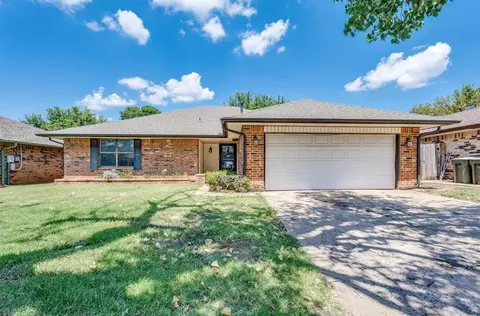 2713 S Summerfield Dr, Edmond, OK 73012