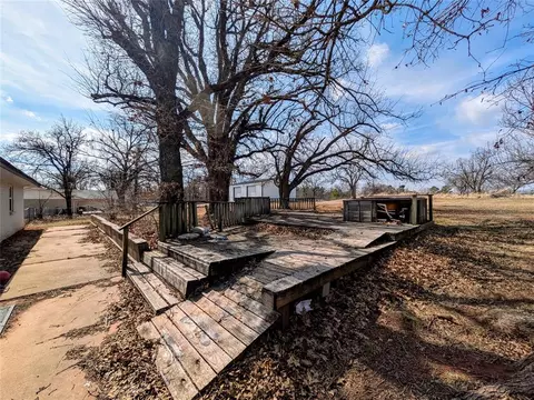 126 Pickard Dr, Mcloud, OK 74851 photo 2