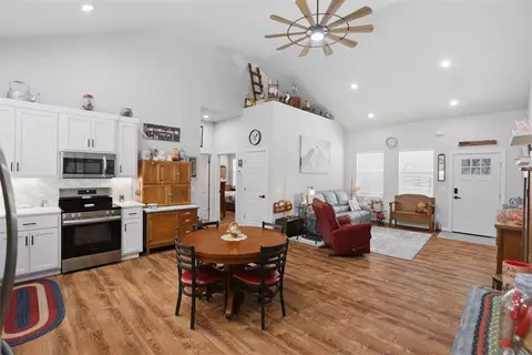 Entry Way - 319 E Cedar Dr, Tuttle, OK 73089 photo 3 of 3
