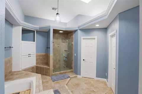 Bath - 319 E Cedar Dr, Tuttle, OK 73089 photo 2 of 7