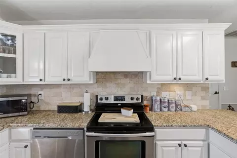 Kitchen - 319 E Cedar Dr, Tuttle, OK 73089 photo 2 of 5
