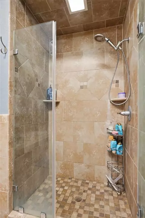 Bath - 319 E Cedar Dr, Tuttle, OK 73089 photo 4 of 7