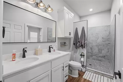 Bath - 319 E Cedar Dr, Tuttle, OK 73089 photo 6 of 7