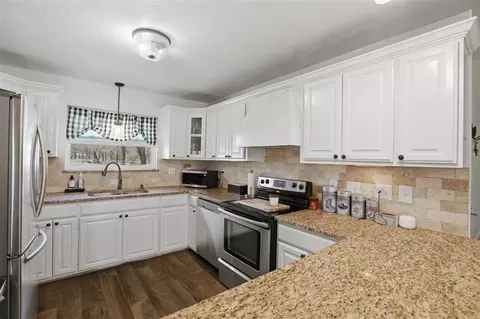 Kitchen - 319 E Cedar Dr, Tuttle, OK 73089 photo 1 of 5