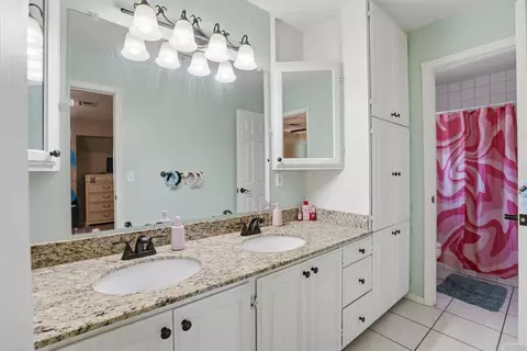 Bath - 319 E Cedar Dr, Tuttle, OK 73089 photo 5 of 7
