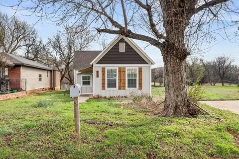 411 W Springer Ave, Guthrie, OK 73044
