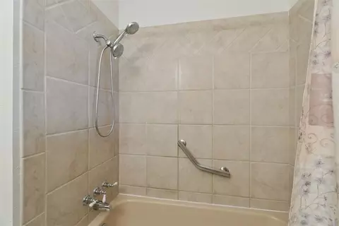 Bath - 712 E 27th Pl, Edmond, OK 73013 photo 2 of 4