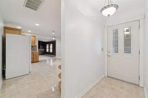 Entry Way - 712 E 27th Pl, Edmond, OK 73013 photo 2 of 3