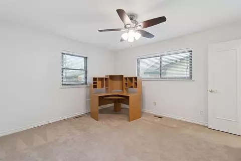 Bedroom - 712 E 27th Pl, Edmond, OK 73013 photo 6 of 9