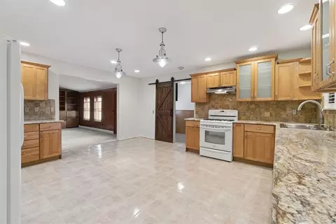 Kitchen - 712 E 27th Pl, Edmond, OK 73013 photo 5 of 5