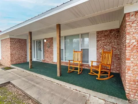 1313 Glenwood Dr, Prague, OK 74864