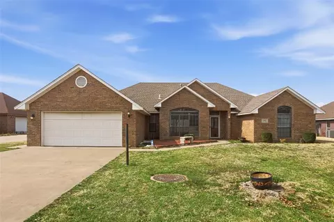 1706 Constitution Ave, Enid, OK 73703
