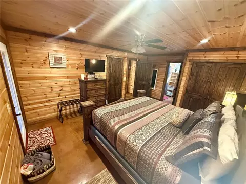 Bedroom - 8 Valor Ct, Broken Bow, OK 74728 photo 2 of 6