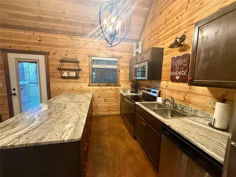Kitchen - 8 Valor Ct, Broken Bow, OK 74728 photo 2 of 2