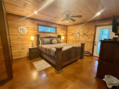 Bedroom - 8 Valor Ct, Broken Bow, OK 74728 photo 3 of 6