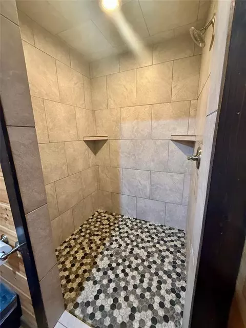 Bath - 8 Valor Ct, Broken Bow, OK 74728 photo 3 of 3