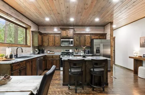 Kitchen - 291 Split Paddle Ln, Broken Bow, OK 74728 photo 2 of 3