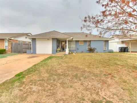 1053 NW 5th St, Moore, OK 73160
