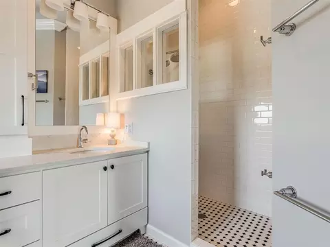 Bath - 30 Park St #C, Carlton Landing, OK 74432 photo 2 of 6