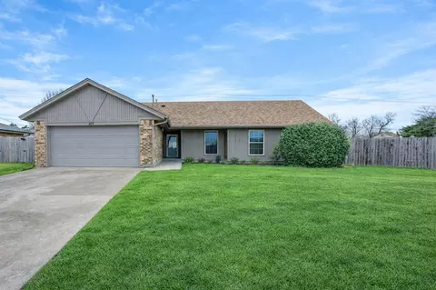 217 Czech Hall Pl, Yukon, OK 73099