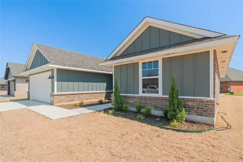 10652 SW 18th St, Yukon, OK 73099