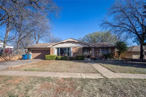 305 E 3rd St, Cordell, OK 73632