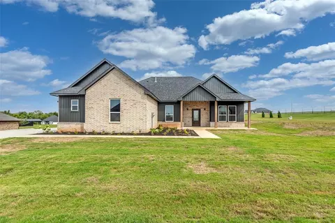 2436 Canyon Cir, Blanchard, OK 73010