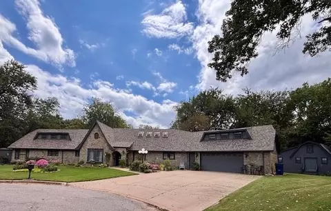 901 Birdcreek Ln, Guthrie, OK 73044