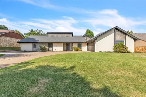 1913 Walking Sky Rd, Edmond, OK 73013