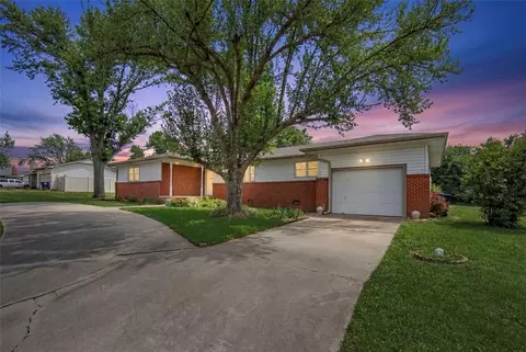 701 W 39th St, Shawnee, OK 74804