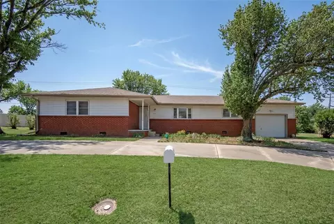 701 W 39th St, Shawnee, OK 74804