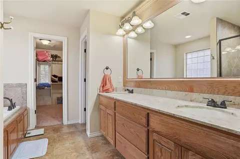 Entry Way - 3713 Regal Dr, Altus, OK 73521 photo 3 of 4