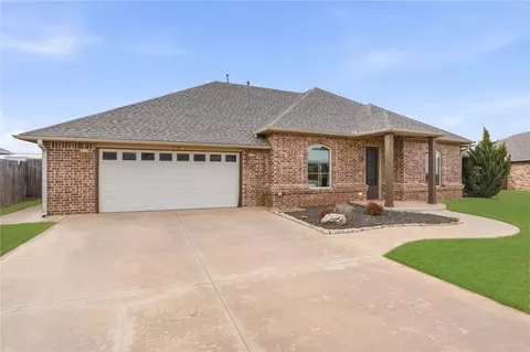 3713 Regal Dr, Altus, OK 73521