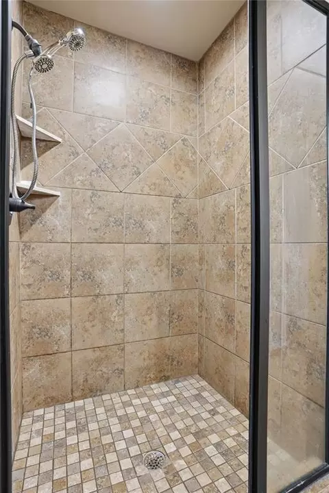 Bath - 3713 Regal Dr, Altus, OK 73521 photo 3 of 4