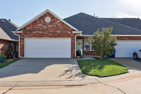 504 N Russell Ter, Mustang, OK 73064