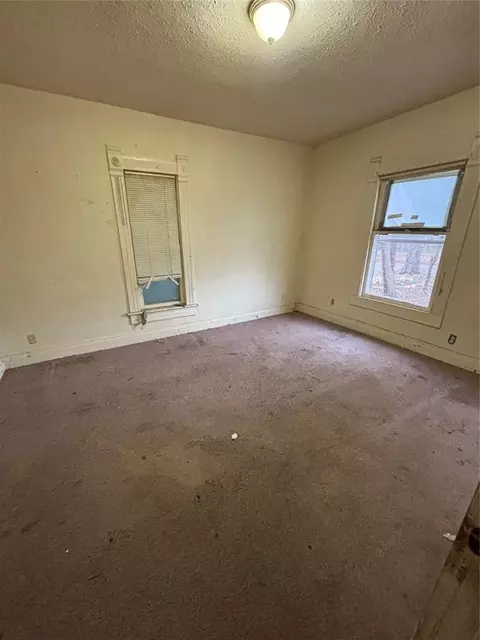 Bedroom - 521 E Vilas Ave, Guthrie, OK 73044 photo 2 of 2