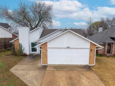 828 Golden Eagle Dr, Norman, OK 73072