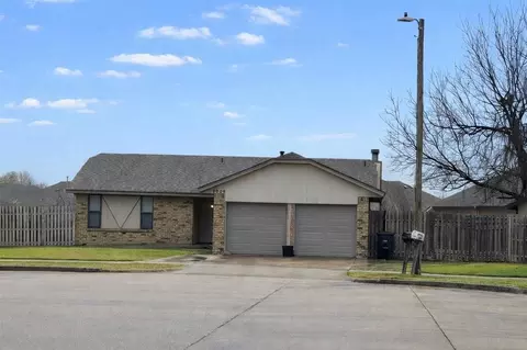 2909 Broadway Ter, Moore, OK 73160