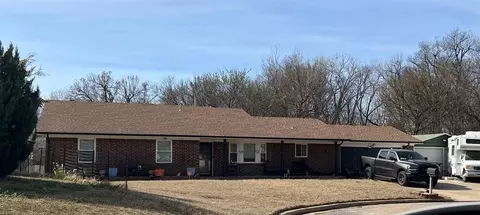 107 Glenwood Dr, Chickasha, OK 73018