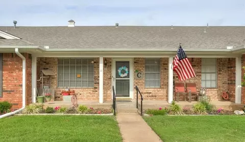513 Maple St #11, Weatherford, OK 73096