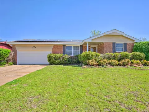 2104 Clary Dr, Midwest City, OK 73110