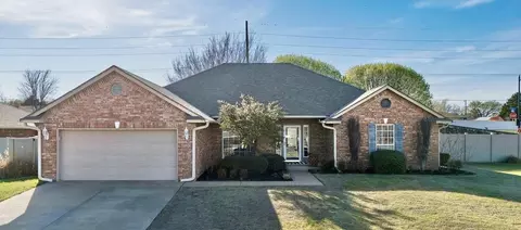 542 Lakeside Ct, Shawnee, OK 74801