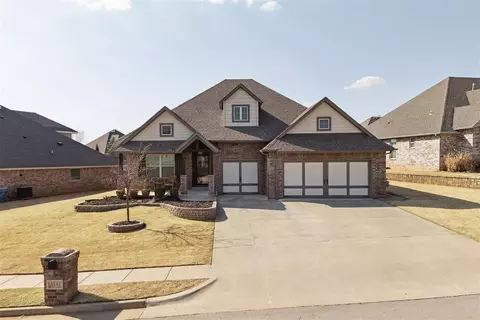 3141 Hunter Crest Dr, Edmond, OK 73034