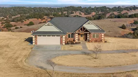 92992 N 2450 Rd, Thomas, OK 73669
