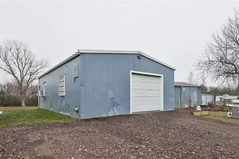Exterior - 5590 E Lakeview Dr, Harrah, OK 73045 photo 7 of 9