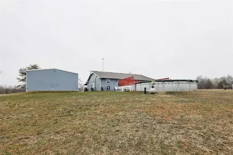 Exterior - 5590 E Lakeview Dr, Harrah, OK 73045 photo 4 of 9