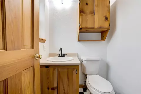Bath - 5590 E Lakeview Dr, Harrah, OK 73045 photo 1 of 4
