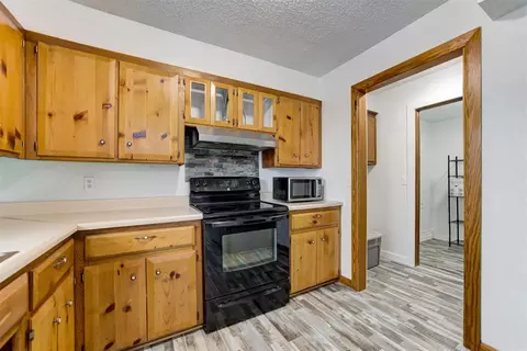 Kitchen - 5590 E Lakeview Dr, Harrah, OK 73045 photo 4 of 6